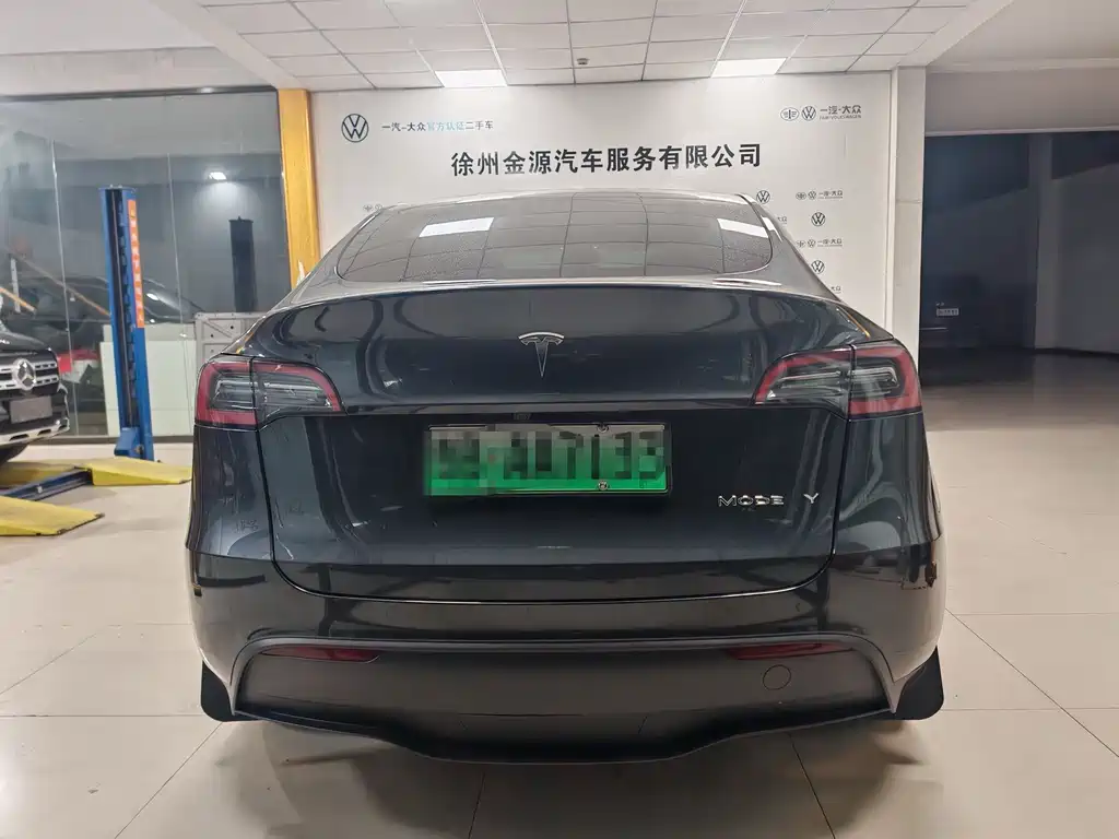 Tesla Model Y — миниатюра 9