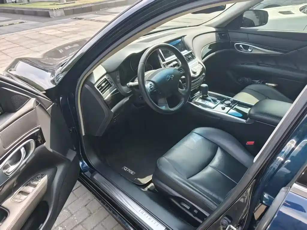 Infiniti Q70 — миниатюра 3