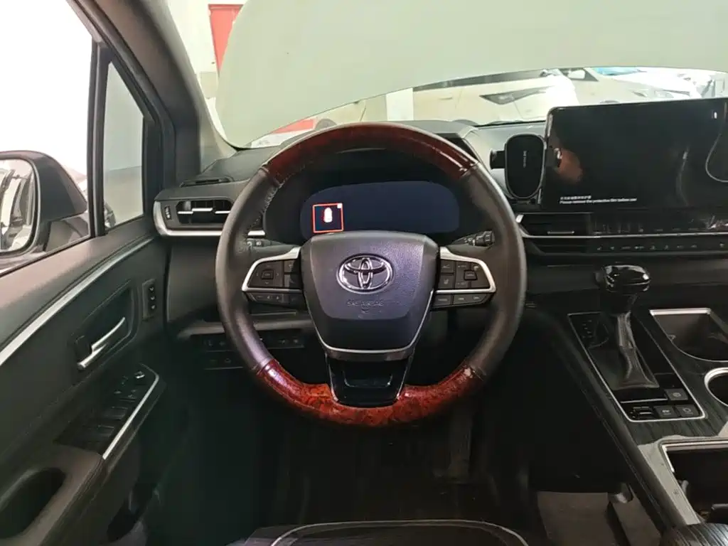 Toyota Sienna — миниатюра 11