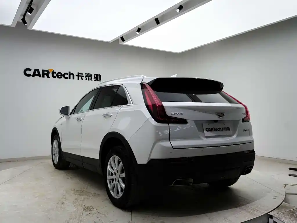 CADILLAC XT4