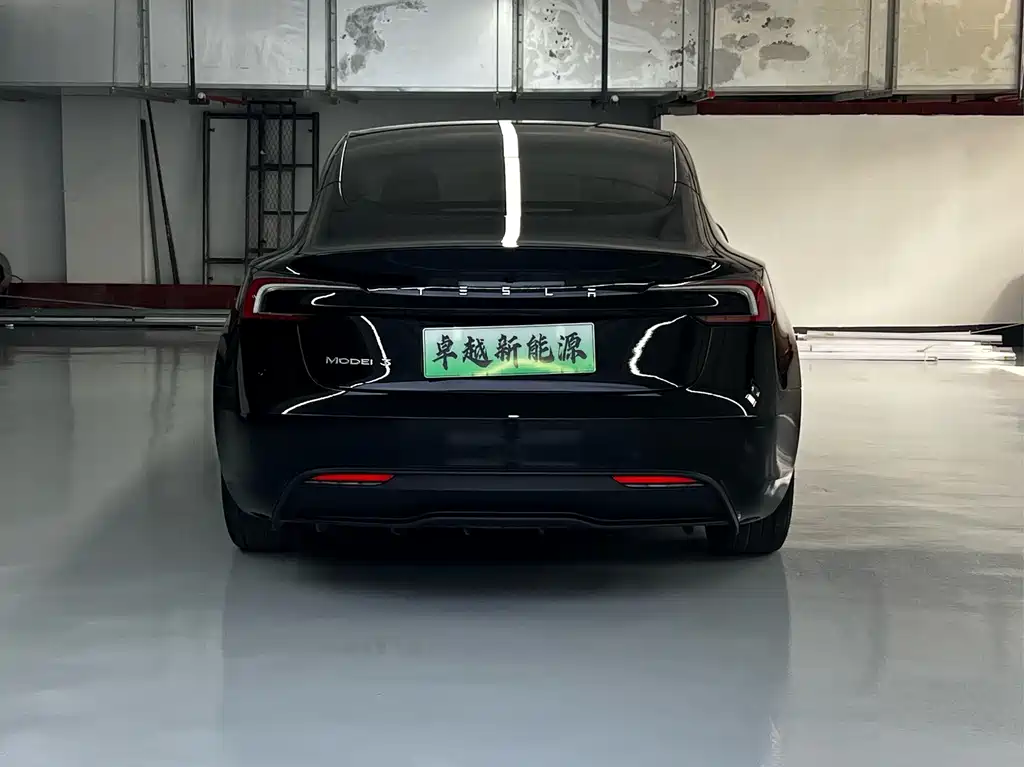 Tesla Model 3 — миниатюра 12