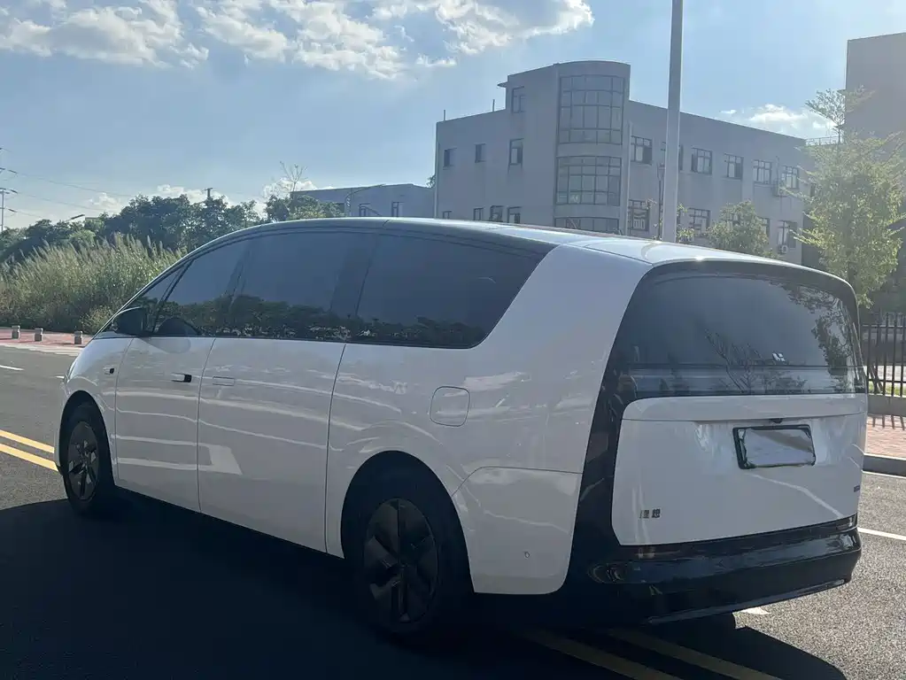 Li Auto Li MEGA — миниатюра 8