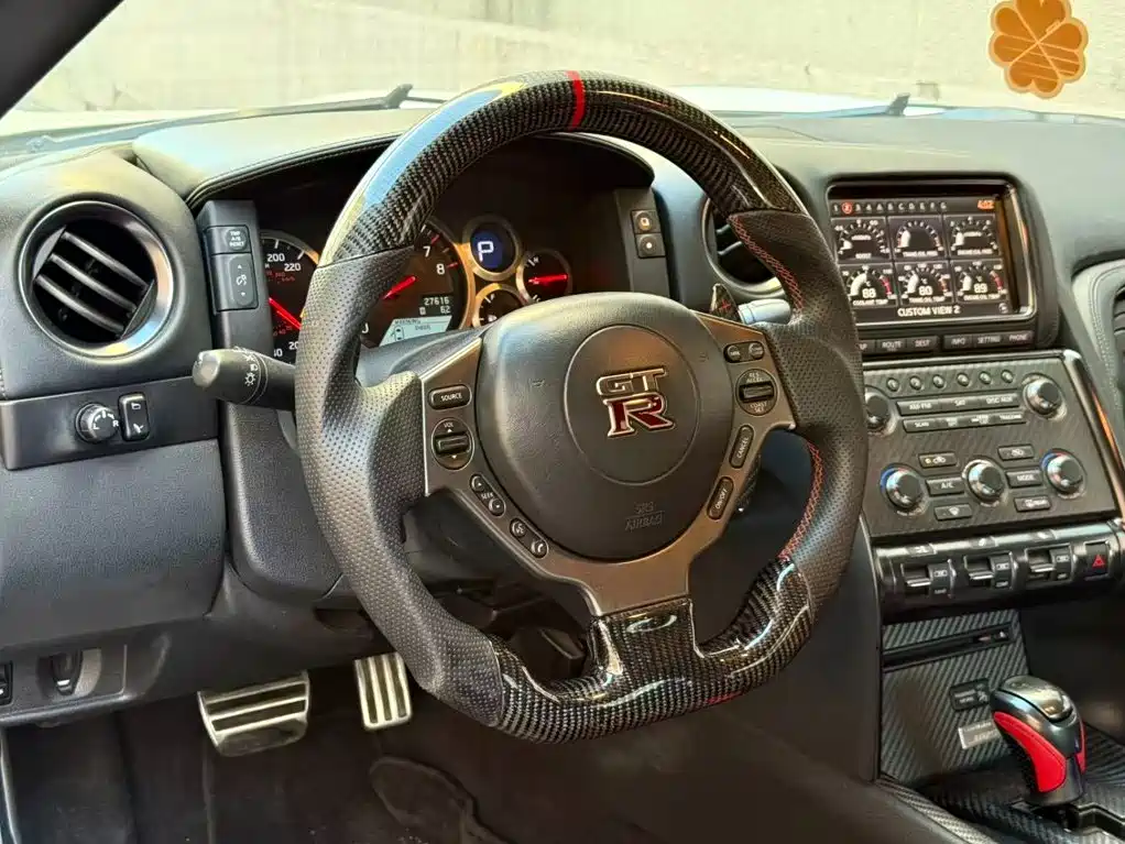 Nissan GT-R — миниатюра 9