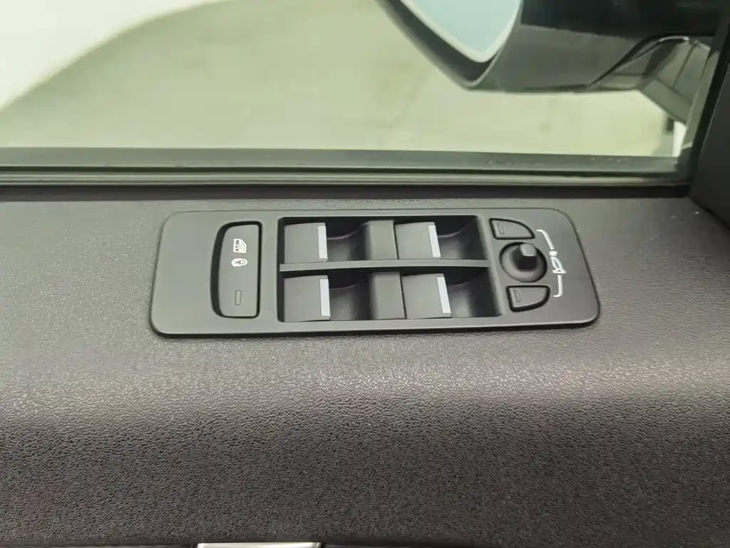 Land Rover Discovery Sport — миниатюра 9