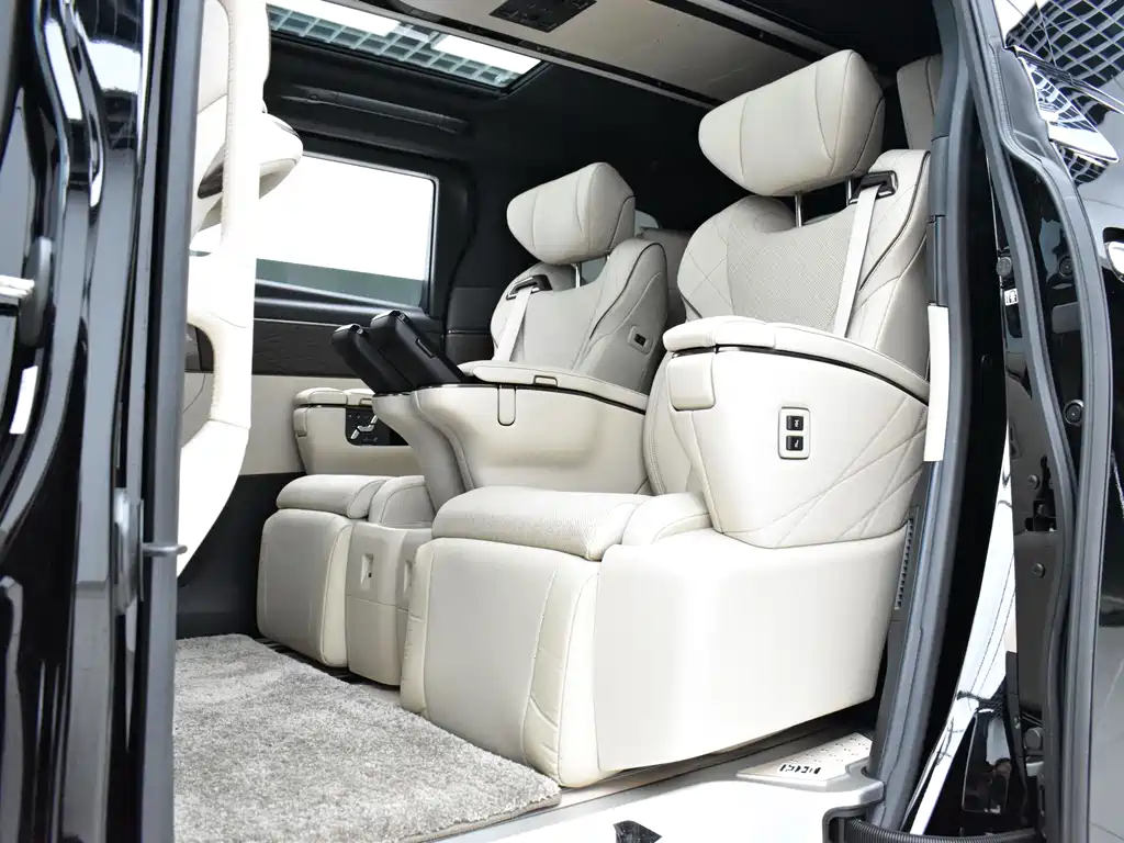 Toyota Alphard — миниатюра 18