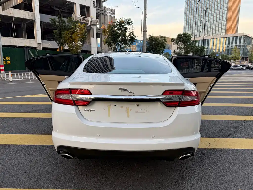 Jaguar XF — миниатюра 6