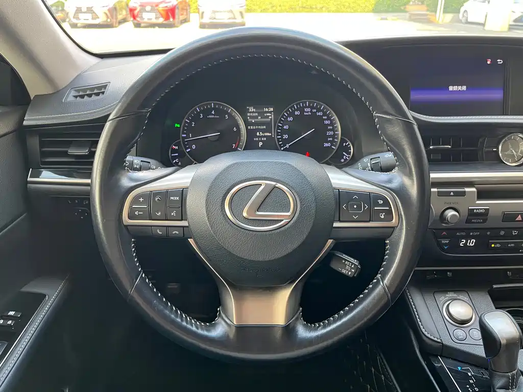 Lexus ES — миниатюра 15