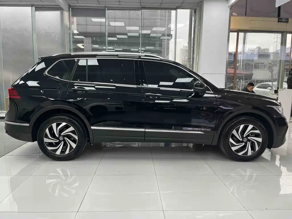 Volkswagen Tiguan L L 2025 300TSI AT
