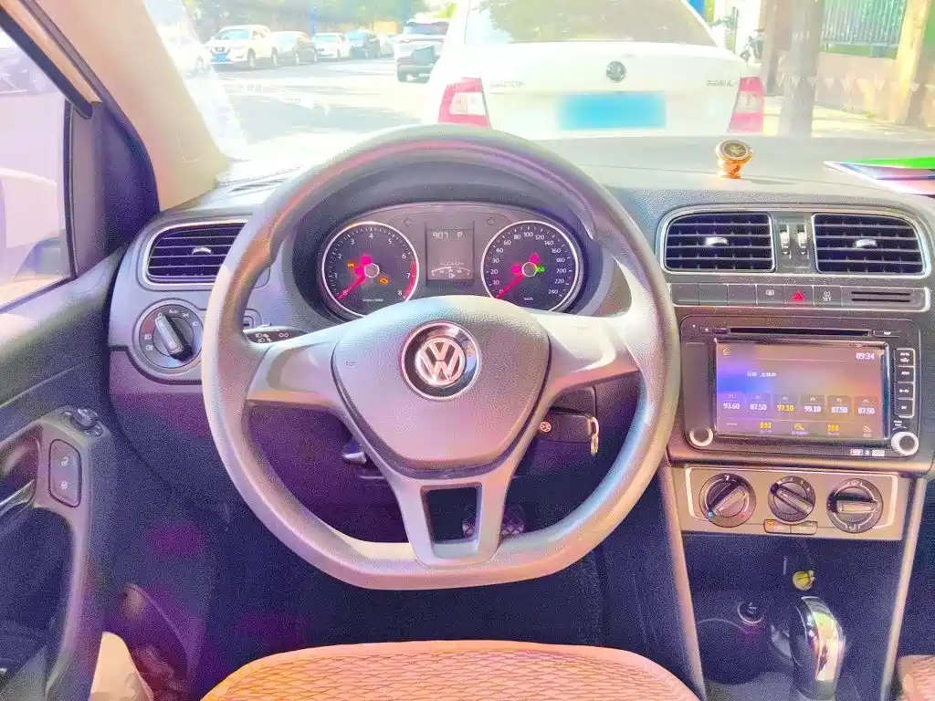 Volkswagen Polo — миниатюра 6