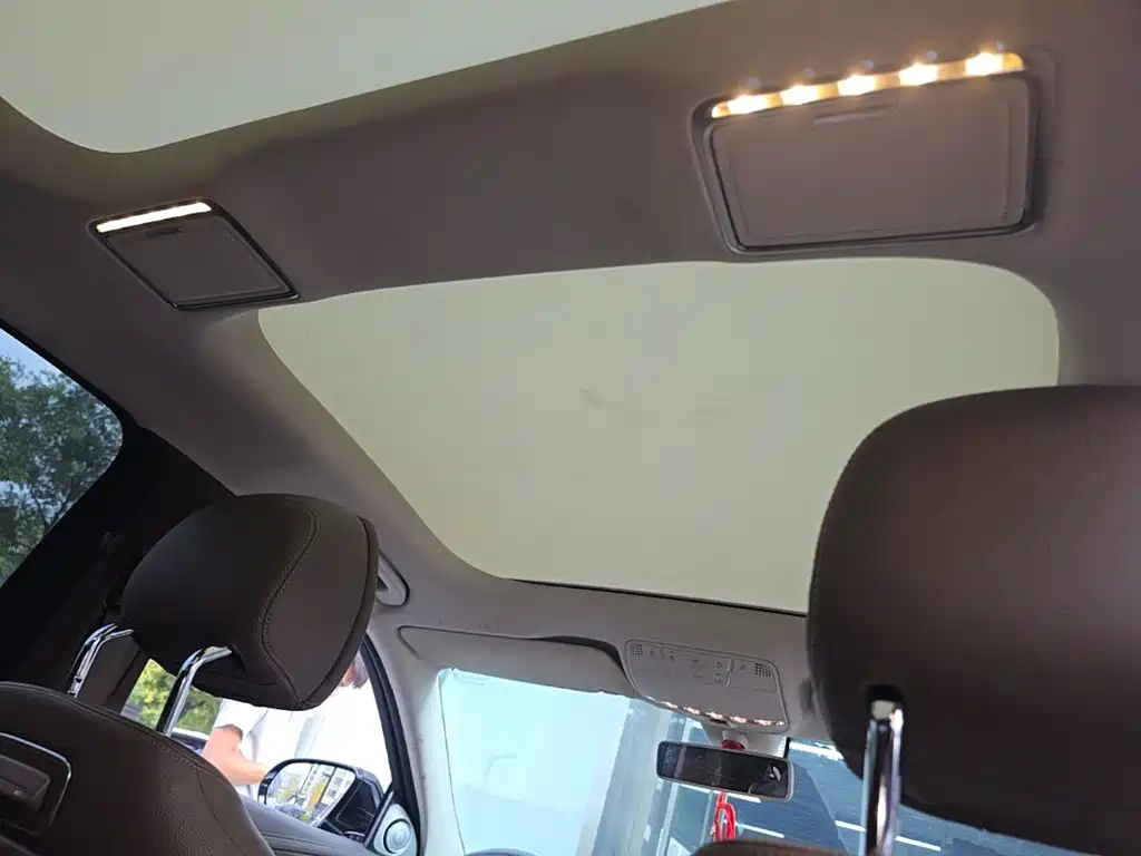 Mercedes-Benz E-Class — миниатюра 18
