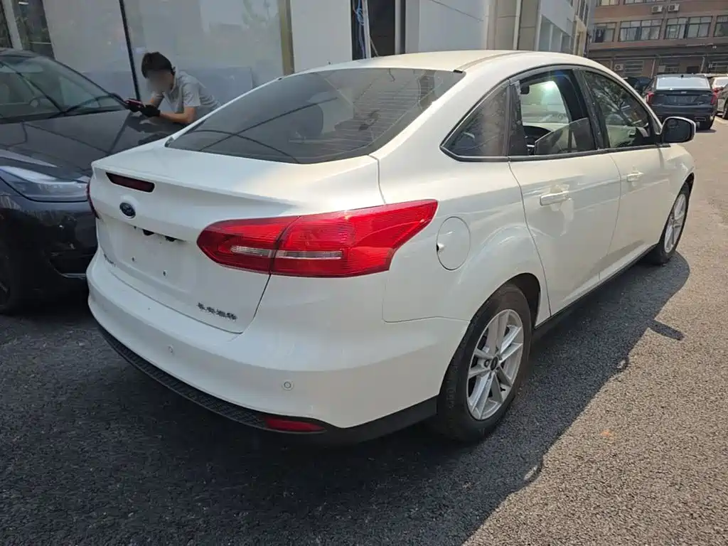 Ford Focus — миниатюра 7