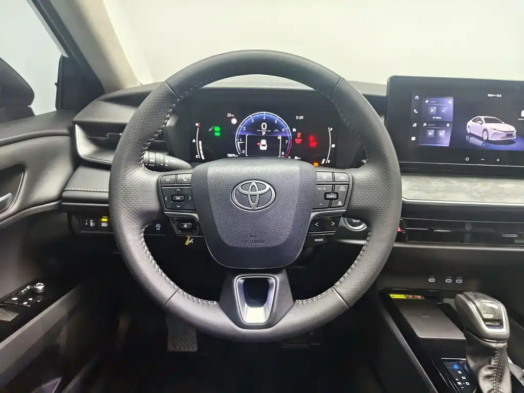 Toyota Camry — миниатюра 13