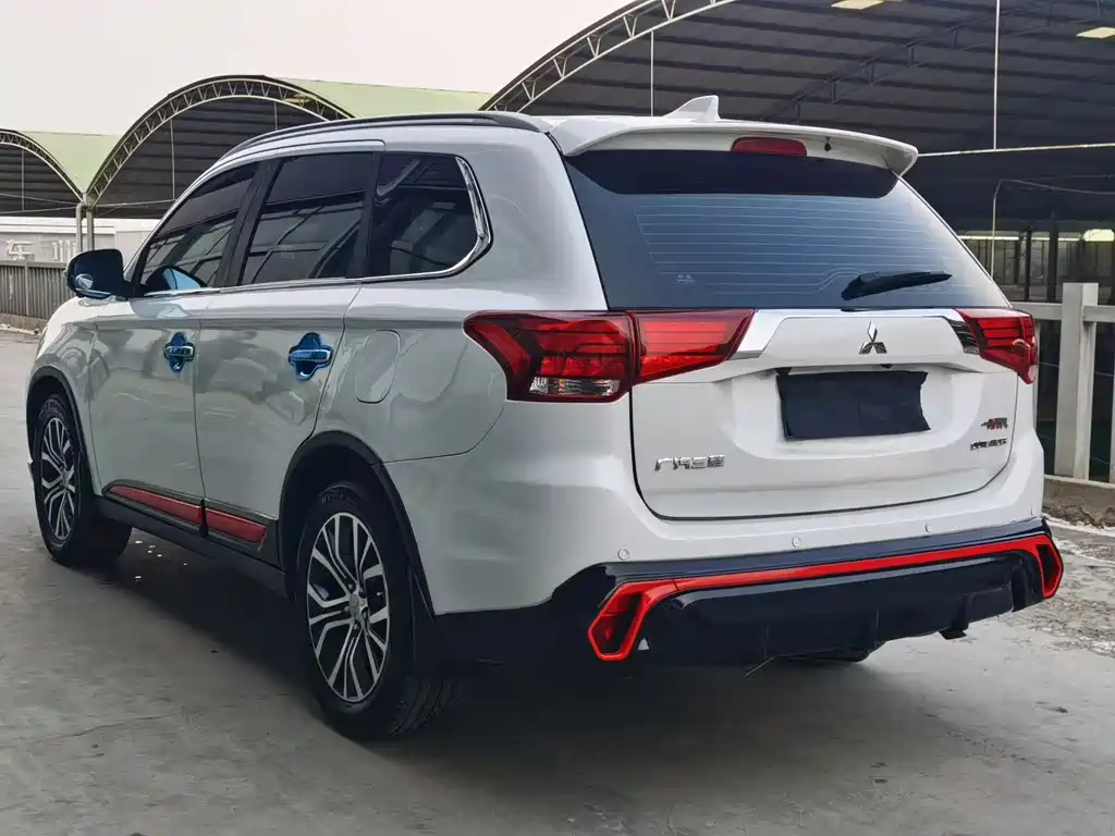 MITSUBISHI OUTLANDER