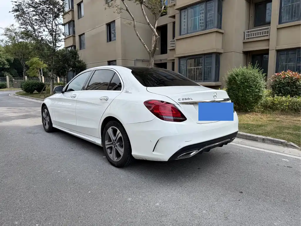 Mercedes-Benz C-Class — миниатюра 13