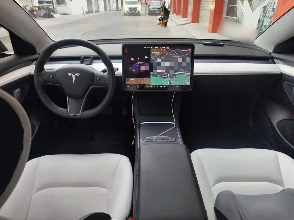 Tesla Model 3 — миниатюра 13