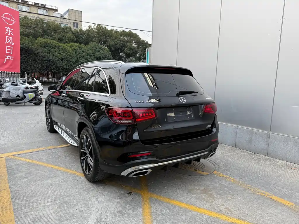 MERCEDES-BENZ GLC