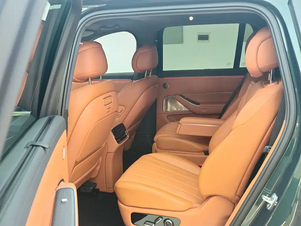 AITO ASK THE WORLD M8