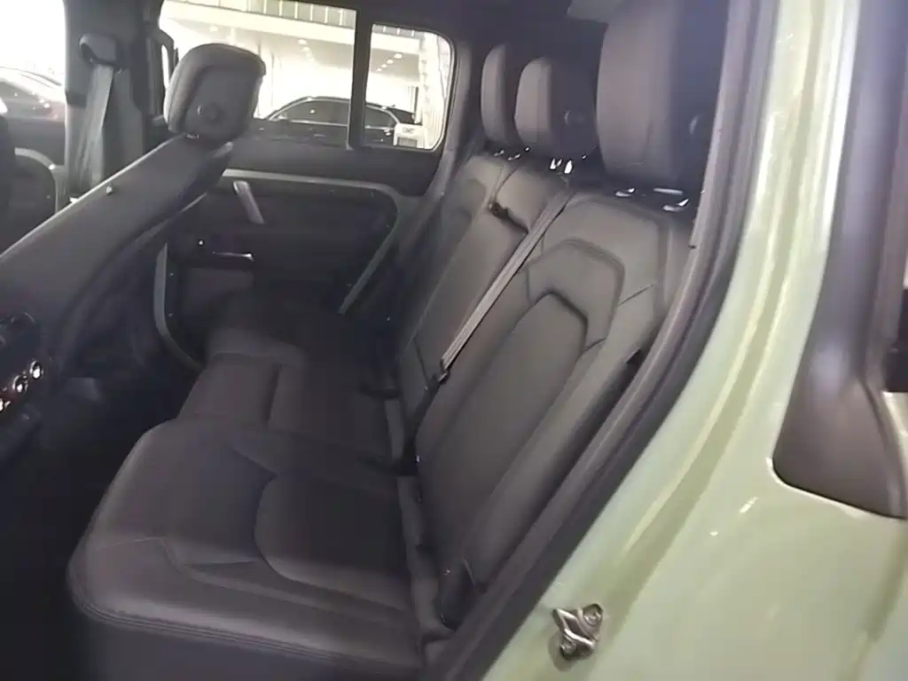 Land Rover Defender — миниатюра 17