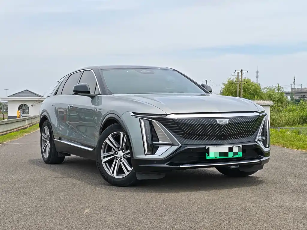 Cadillac IQ 2022 Luxury