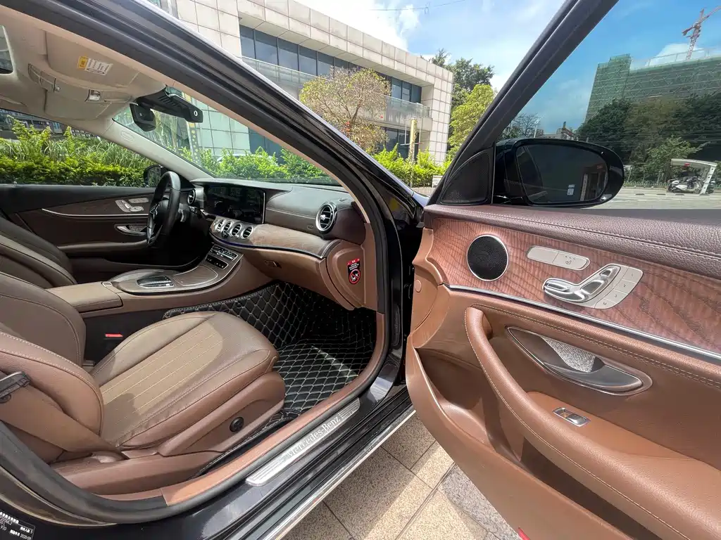 Mercedes-Benz E-Class — миниатюра 18