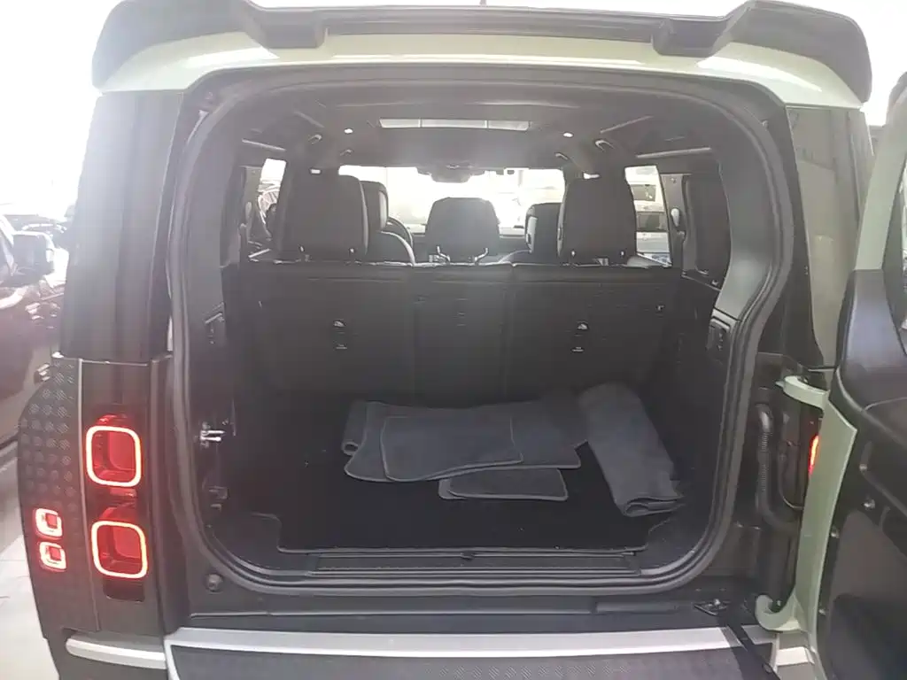Land Rover Defender — миниатюра 19
