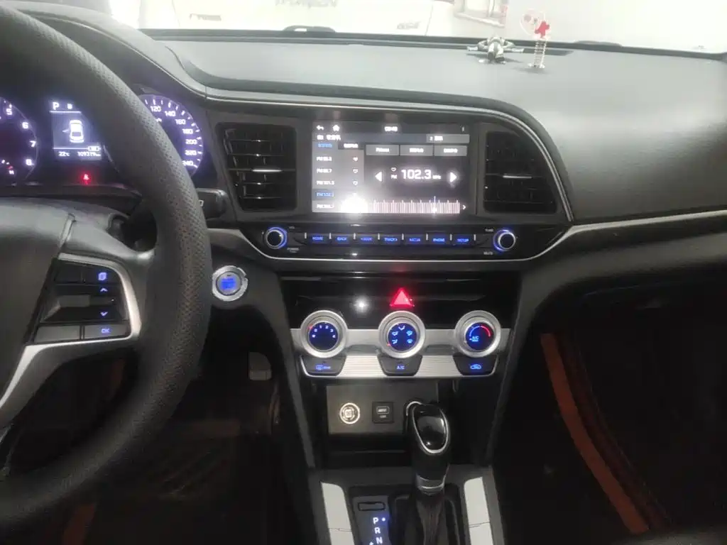 Hyundai Elantra — миниатюра 13
