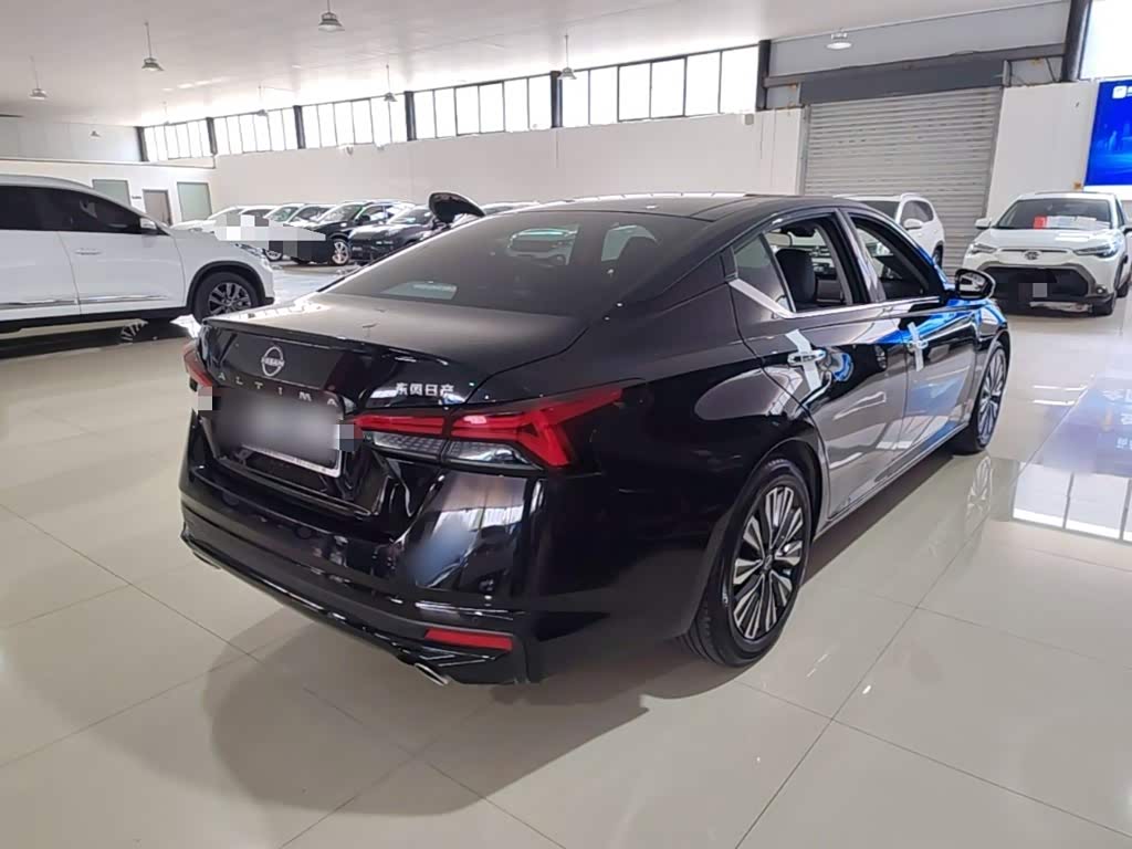 Nissan Teana 2.0 л 2024 г. Чёрный, пробег 12500 км