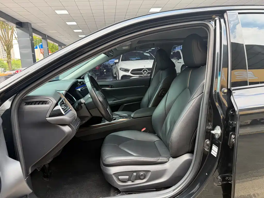 Toyota Camry 2019 2.5G Luxury