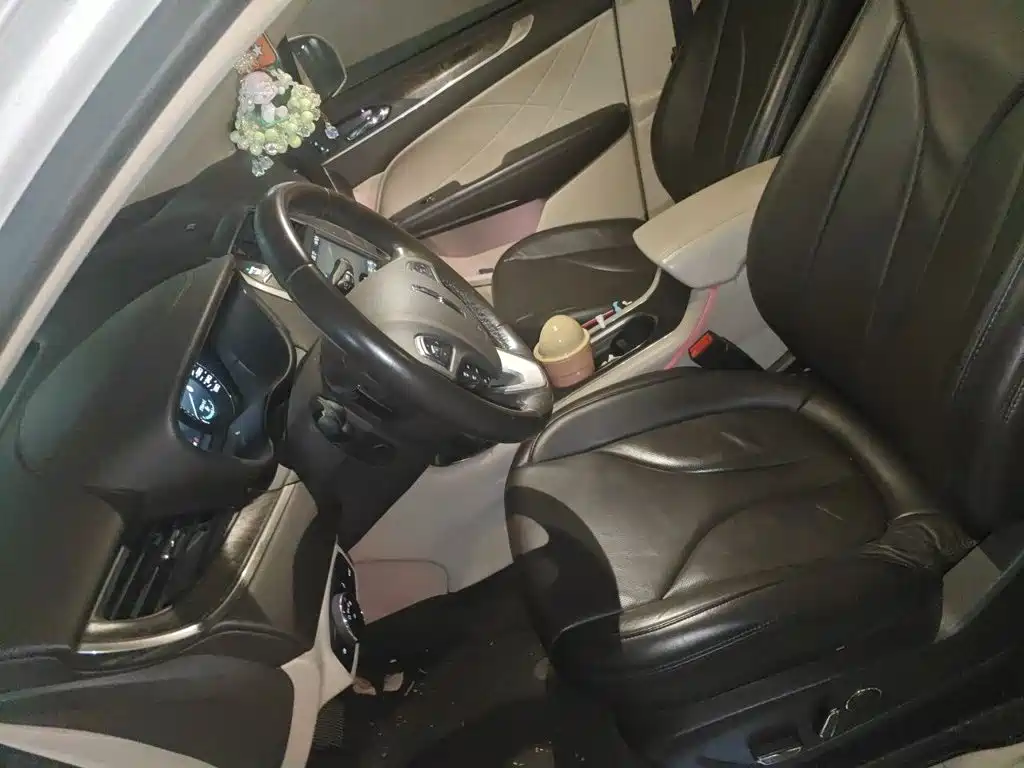 Lincoln MKC — миниатюра 8