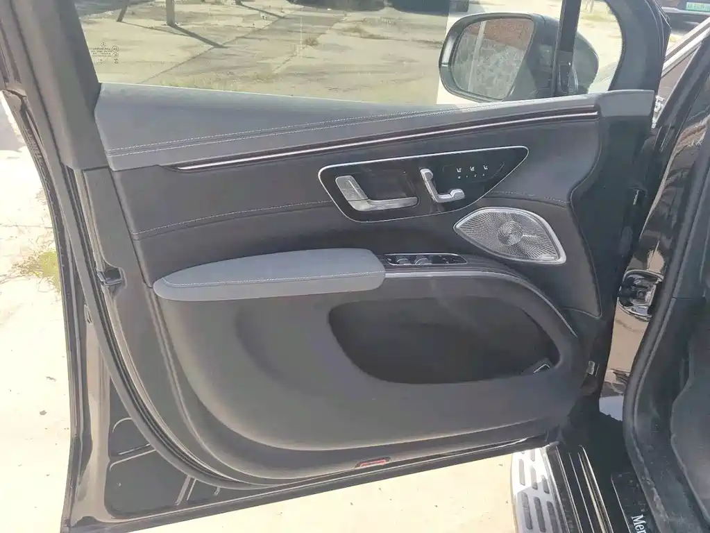 Mercedes-Benz EQS SUV — миниатюра 4