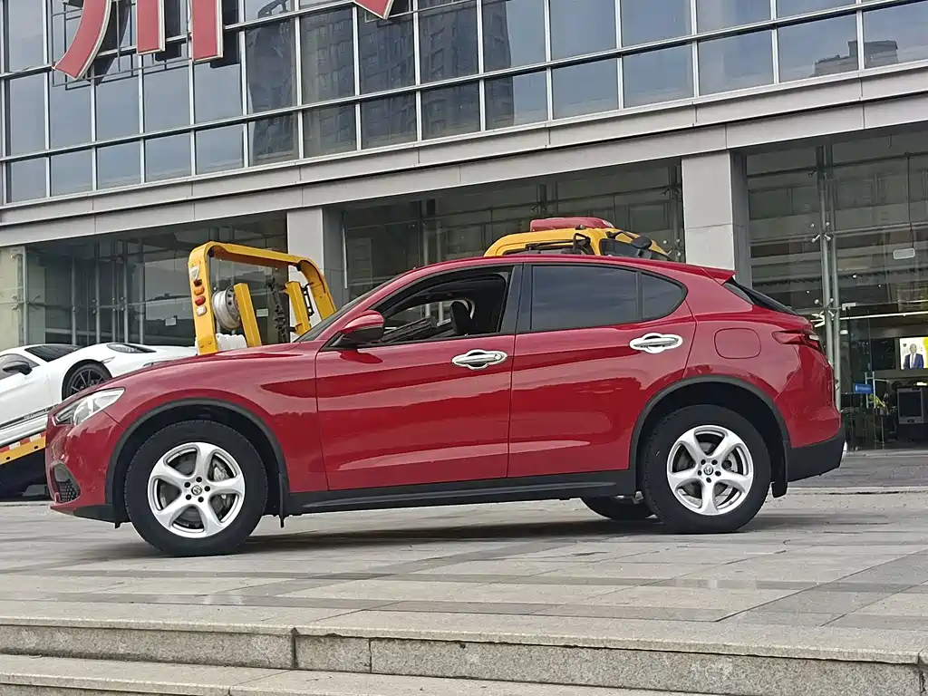 Alfa Romeo Stelvio — миниатюра 5