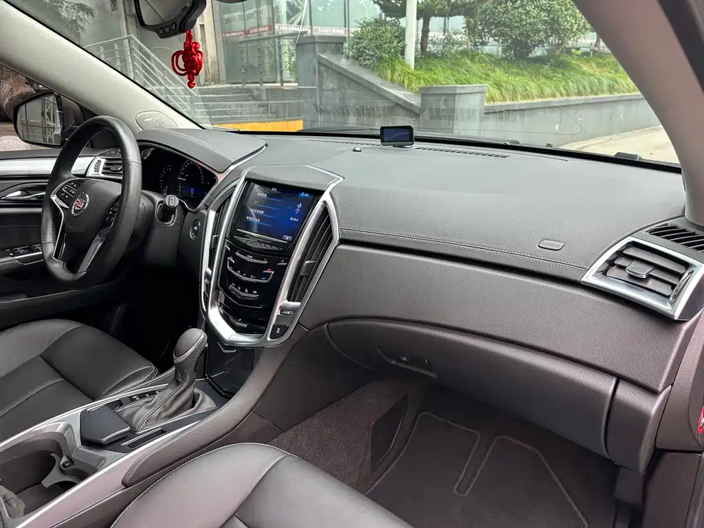 Cadillac SRX — миниатюра 32