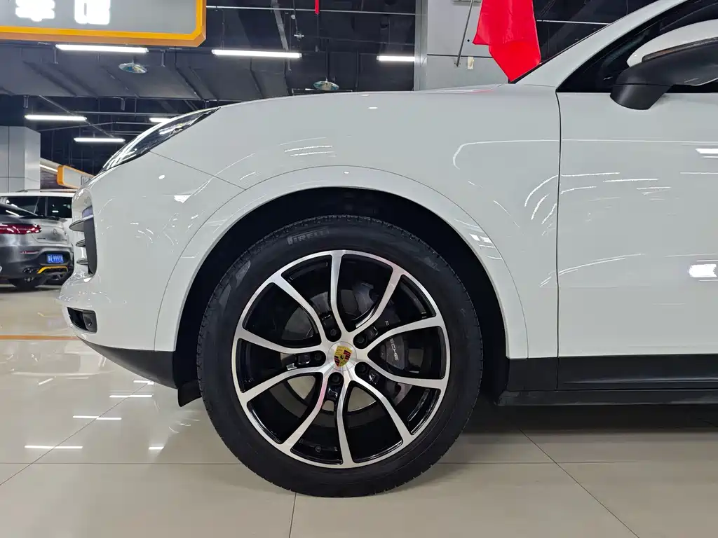 Porsche Cayenne — миниатюра 4