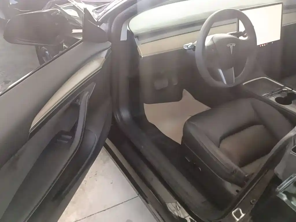 Tesla Model 3 — миниатюра 12