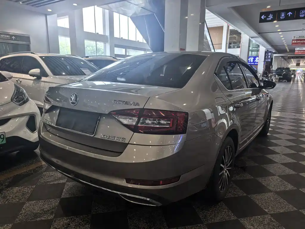 Skoda Octavia - фото 7