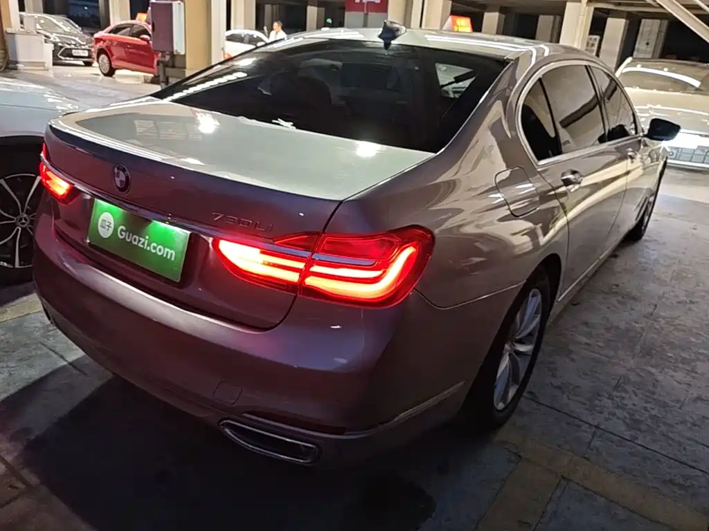BMW 7 Series — миниатюра 7