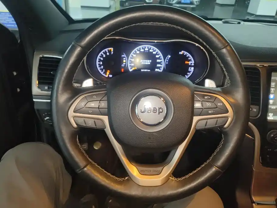 Jeep Grand Cherokee (Import) — миниатюра 15