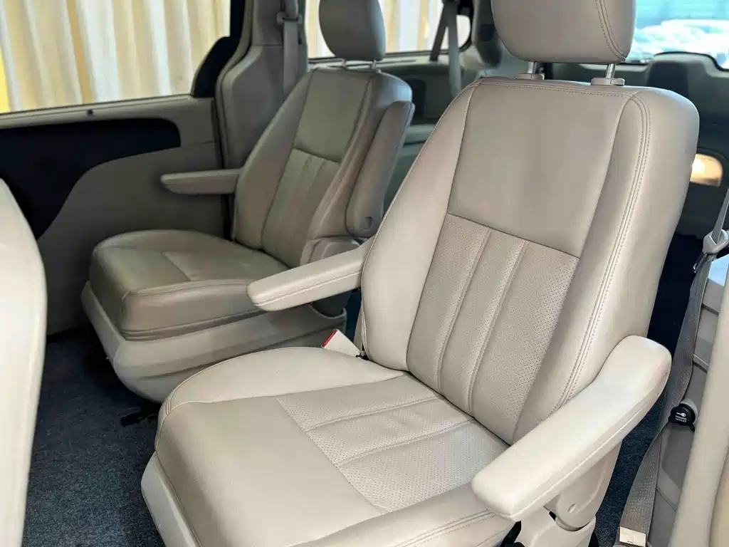 Chrysler Grand Voyager (Import) 3.6L Comfort Edition, фото 14