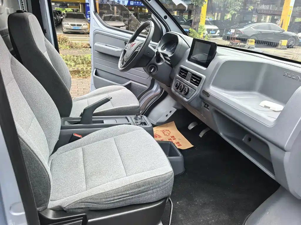 Wuling Yangguang — миниатюра 6