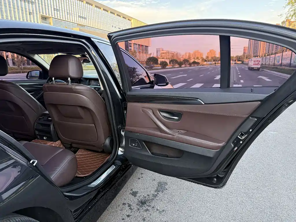 BMW 5 Series — миниатюра 15