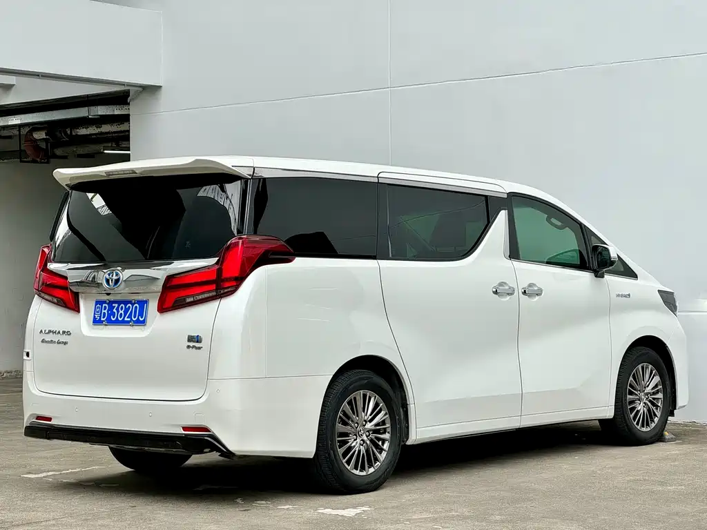Toyota Alphard — миниатюра 15