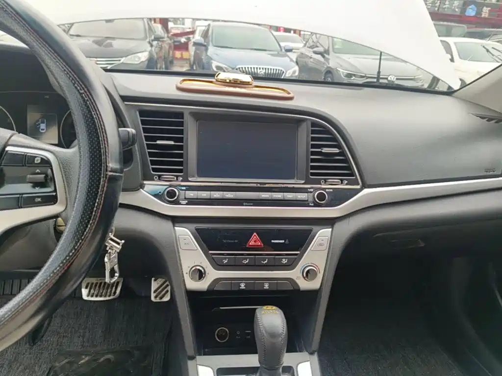 Hyundai Elantra — миниатюра 13
