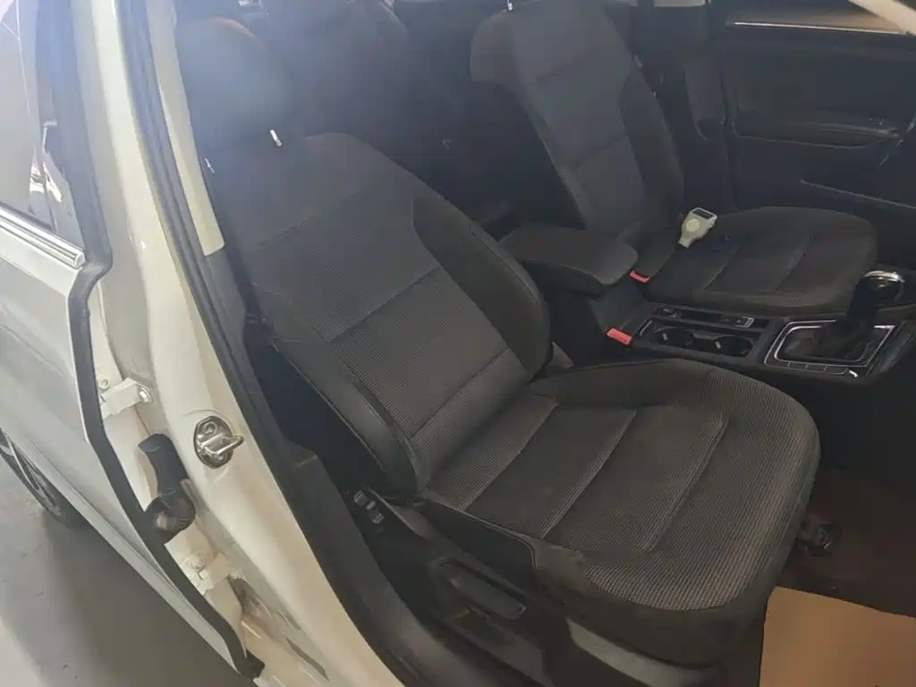 Volkswagen Golf — миниатюра 25