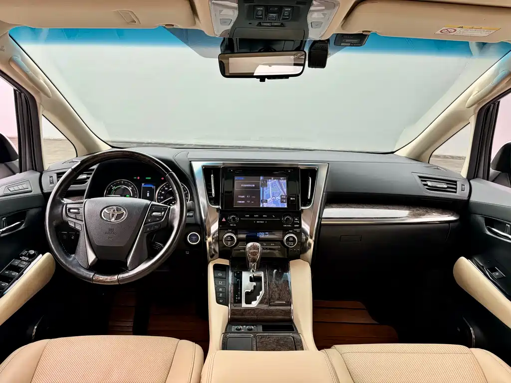 Toyota Alphard — миниатюра 9