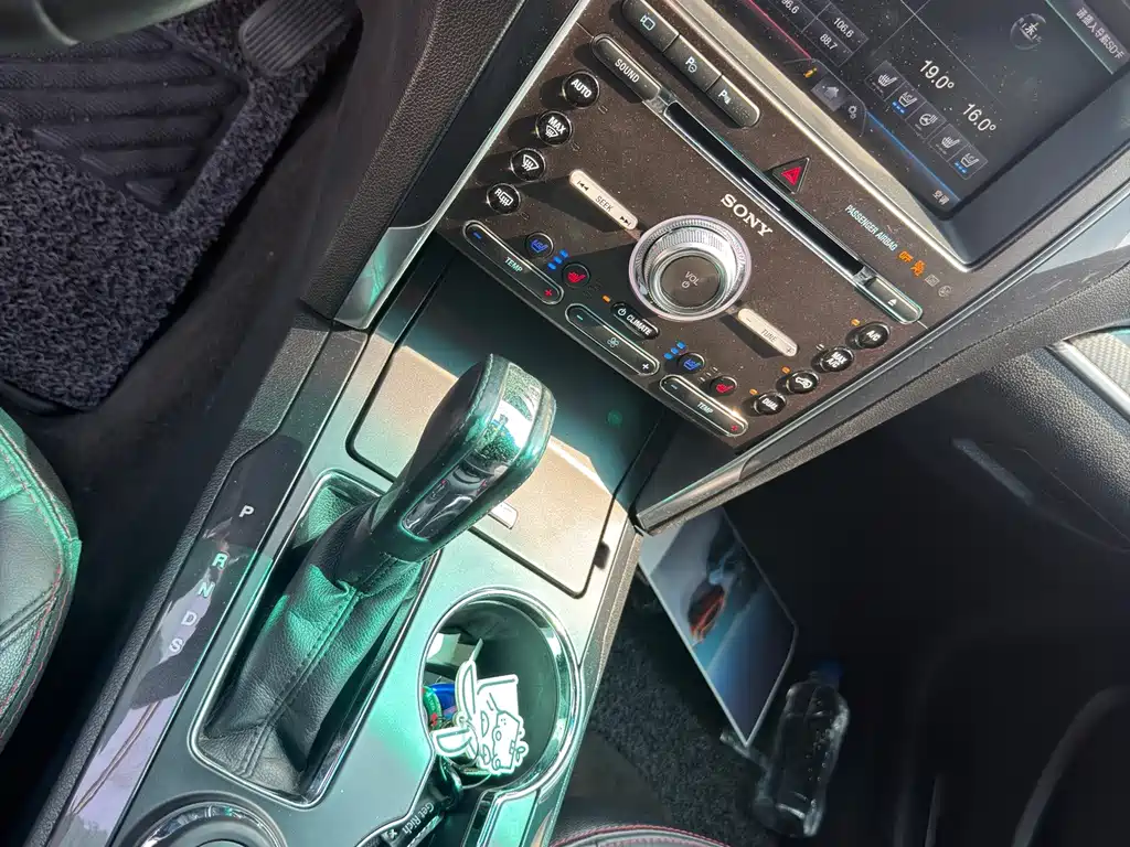 Ford Explorer (Import) — миниатюра 5