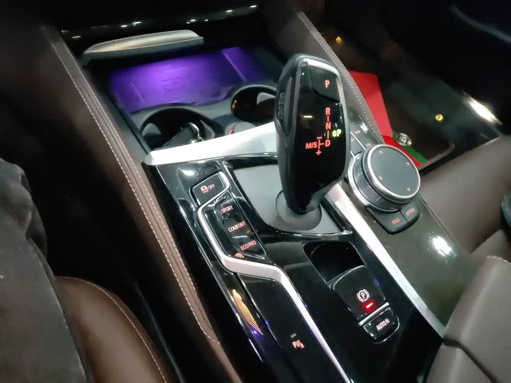 BMW 5 Series — миниатюра 10