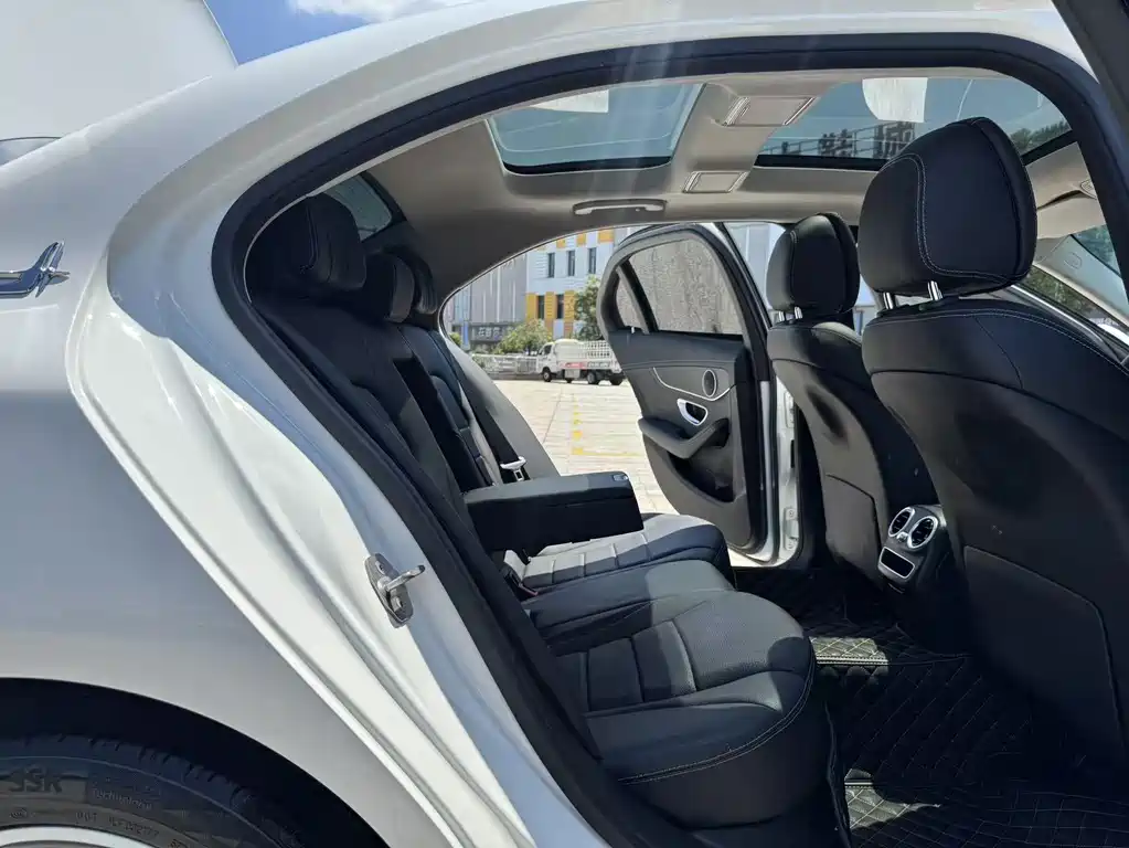 Mercedes-Benz C-Class — миниатюра 21