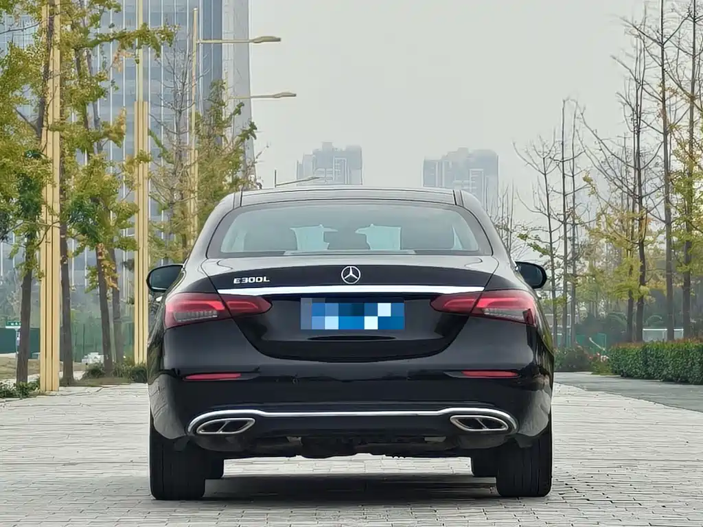 Mercedes-Benz E-Class — миниатюра 5