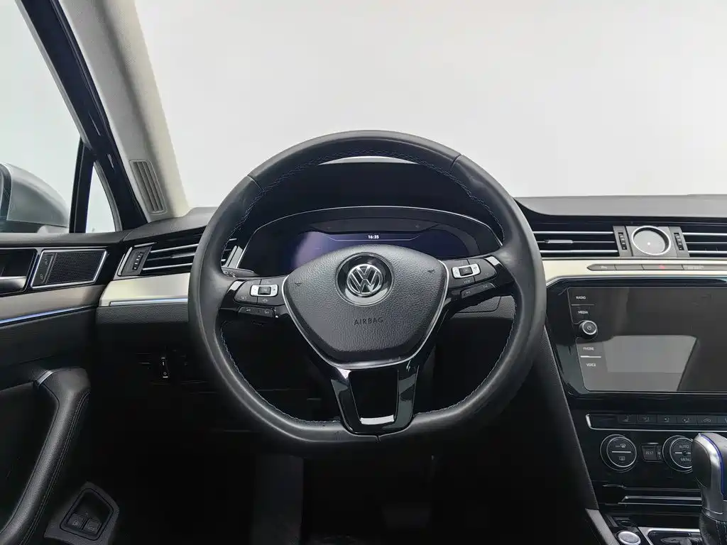 Volkswagen Viloran New Energy — миниатюра 11