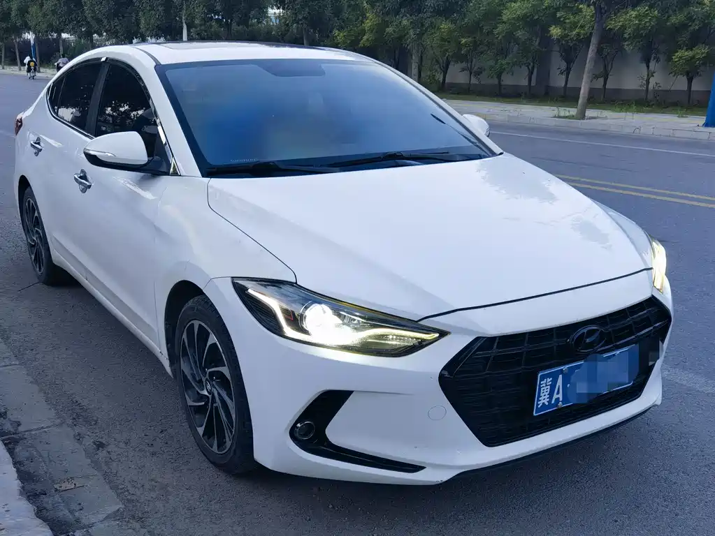 Hyundai Elantra 1.4T DCT Dazzle Dynamic · Vitality Type, фото 3